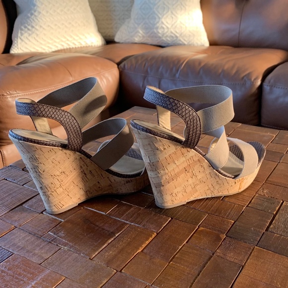 Chinese Laundry Cork Wedge Heel Two-tone - Picture 3 of 7